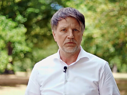 Torffreie Substrate sind kein Experiment mehr, sondern ein entscheidender Schritt zu nachhaltigem Stadtgrn, betont Rdiger Dittmar, Prsident der Deutschen Gartenamtsleiterkonferenz (GALK). Sie zeigen, dass Klimaschutz und grtnerische Qualitt Hand in Hand gehen knnen.