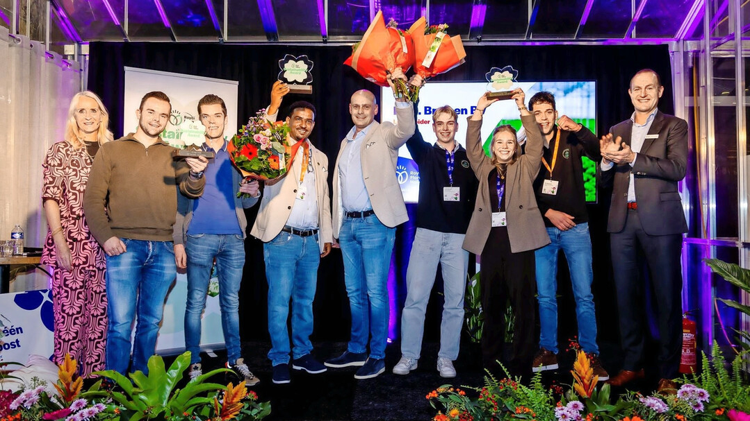 Gewinner der Royal FloraHolland Sustainability Award mit David van Mechelen CEO a.i.