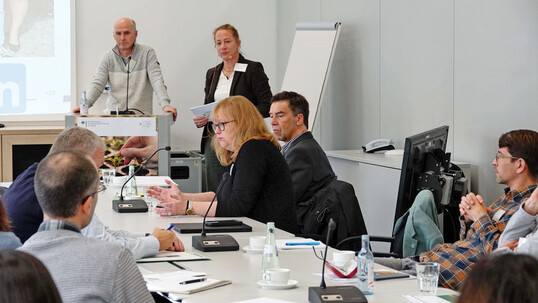 Rund 80 Teilnehmende von Genbanken, Botanischen Grten, Zchtung, Politik und Praxis erarbeiteten diese Woche im Bundesministerium fr Landwirtschaft, Ernhrung und Heimat (BMLEH) in Bonn Lsungen dafr, wie genetische Ressourcen knftig bewahrt und zu Forschungszwecken zur Verfgung gestellt werden mssen. 