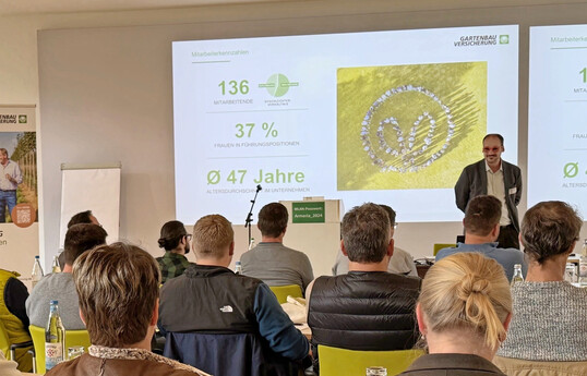 Vorstandsvorsitzender Christian Senft betonte die Bedeutung der Schadenexperten fr die Gartenbau-Versicherung und ihre Mitglieder.