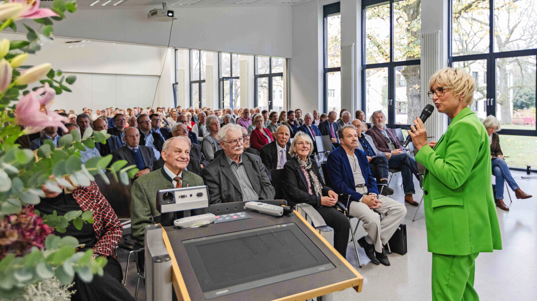 Beim Festakt wurde innerhalb der Gartenbaubranche feierlich das 75-jhrige Bestehen der Fachschule fr Gartenbau Essen gewrdigt.