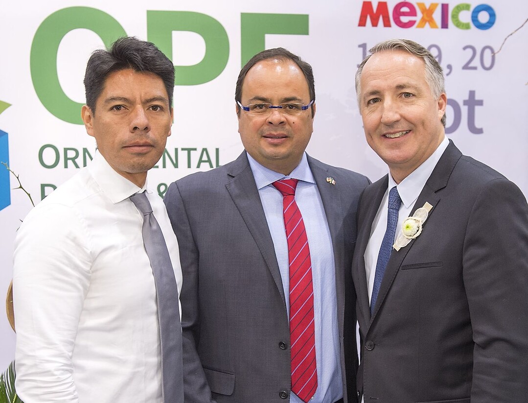 (v.l.n.r.): Oscar Jiménez León, Geschäftsführer JARDINES DE MÉXICO; Enrique Arias Velazco, Präsident OPF; und Oliver P. Kuhrt Geschäftsführer der Messe Essen.