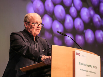 Dr. Hermann Kolesch, LWG-Prsident, rief die bayerischen
Baumschulen dazu auf, den Dialog zu den Kunden zu
suchen. 