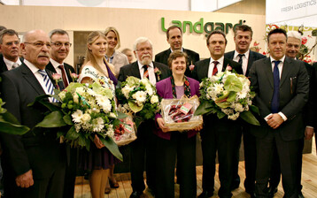 Landgard-CEO Armin Rehberg (2. v.r.) begrte Bundeslandwirtschaftsminister Friedrich (4.v.r.) sowie Vertreter aus Branchenverbnden und der Politik auf dem Landgard-Messestand.