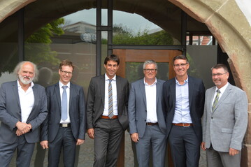 Gartenschau-Kooperationspartner von links nach rechts: Prof. Hubert Mhrle (Frderungsgesellschaft der Baden-Wrttembergischen Gartenschauen mbH), Marc Calmbach (Ministerium fr Lndlichen Raum und Verbraucherschutz), Oberbrgermeister Matthias Klopfer (Aufsichtsratsvorsitzender Remstal Gartenschau 2019 GmbH), Hanspeter Faas (Geschftsfhrer Bundesgartenschau Heilbronn 2019 GmbH), Thorsten Englert (Geschftsfhrer Remstal Gartenschau 2019 GmbH), Dr. Kurt Mezger (Regierungsprsidium Stuttgart).