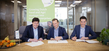 Nahmen an der Vertragsunterzeichnung teil (von links): Ted Vollebregt (Geschftsfhrer Klasmann-Deilmann Benelux), Jan Meiling (Geschftsfhrer StartLife), Sjors Beijer (Projektmanager Klasmann-Deilmann Benelux)