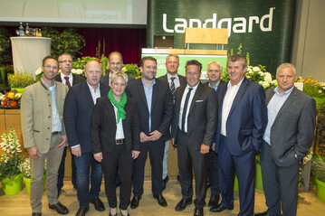 (v.l.): Hilko Dahlke (Arbeitnehmervertreter), Martin Flintrop (Arbeitnehmervertreter), Manfred Rieke, Wolfgang Schubert (Arbeitnehmervertreter), Sylvia Wegelin (Arbeitnehmervertreterin), Carsten Knodt, Willi Andree, Armin Rehberg (Vorstandsvorsitzender Landgard eG), Norbert Artmeyer, Bert Schmitz (Aufsichtsratsvorsitzender) und Jrgen Int-Veen