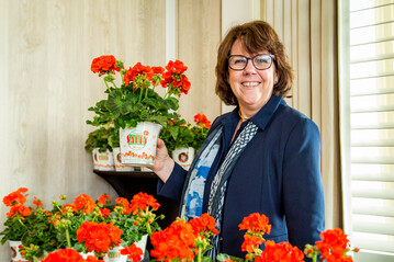 Am 2. Mai 2017 hat Fleuroselect-Generalsekretrin Sally van der Horst der neuen Pelargonium "Toscana Sally" ihren Namen gegeben.
