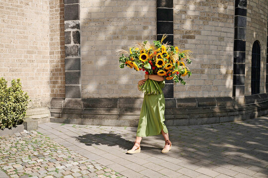 Mitten im Rheinland ist die Landesgartenschau in Neuss für 21 Millionen Menschen in 90 Minuten erreichbar – mit Zug, Straßenbahn, Fahrrad oder dem eigenen Auto.