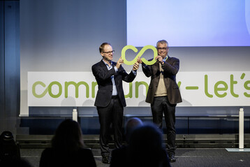 v.l.n.r. Parlamentarischer Staatssekretr Dr. Jens Brandenburg, BMBF und Prof. Dr. Friedrich Hubert Esser, BIBB