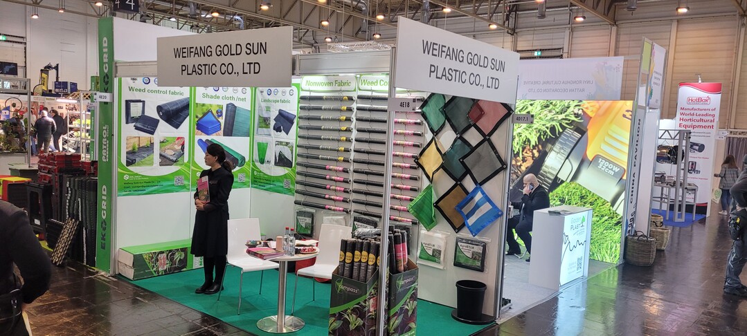 The product range is extensive and shows not only plants and accessories but also plastic articles for production.