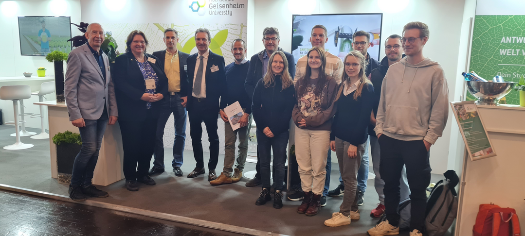 During the IPM, Hochschule Geisenheim University thanked the Italian nursery Vannucci Piante for the cooperation.