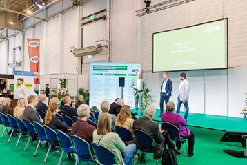 Die IPM ESSEN 2026 bietet Fachbesuchern vom 27. bis 30. Januar in der Messe Essen ein vielseitiges Programm auf drei Bühnen: im Gärtnerforum in Halle 2, im Innovationscenter Gartenbautechnik in Halle 4 und in der neuen Gehölz-Arena in Halle 7. Alle Foren vereinen aktuelle Forschung, Praxiswissen und zukunftsweisende Trends des Gartenbaus.