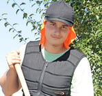 Auch Sonnen- und Hitzeschutzbekleidung wird 2026 wieder von der SVLFG gefördert.