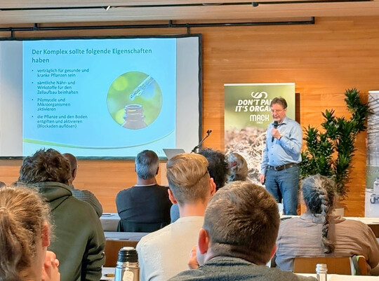 Rund 100 Teilnehmende aus verschiedenen Bereichen des Gartenbaus nutzten die Veranstaltung zur Weiterbildung und zum fachlichen Austausch.