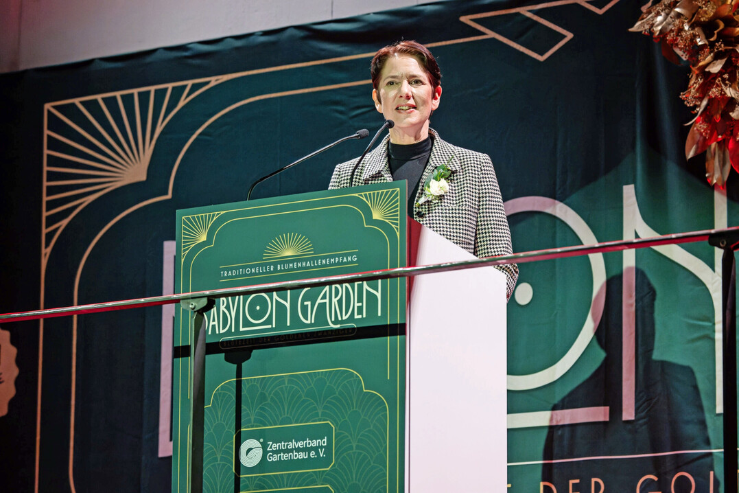 Die Landwirtschaftsministerin von Nordrhein-Westfalen und Schirmherrin des Blumenhallenempfangs, Silke Gorißen, bedankte sich bei den Gärtnern für ihre Arbeit