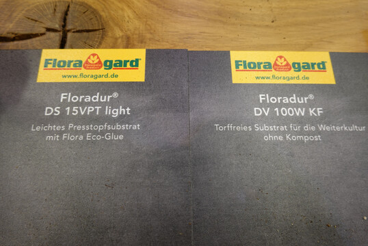 Die neuen Substratbezeichnungen von Floragard sollen �bersichtlicher sein, links: deutsches Standardsubstrat mit 15 % Torfersatz, ein Vermehrungssubstrat f�r Presst�pfe in der light-Variante, rechts: deutsches variables Substrat (der Kunde kann �ber pH-Wert und D�ngung bestimmen), 100 % torffrei f�r die Weiterkultur, KF steht f�r kompostfrei.