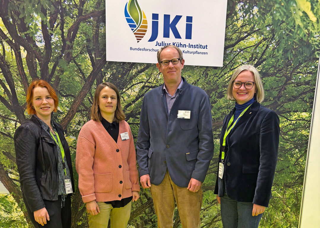 Von links: Franziska Gelbke, Dr. Mira Lehberger, Prof. Dr. Kai Sparke und Dr. Ute Vogler freuen sich auf eine m�glichst rege Beteiligung an ihrer Umfrage zum Pflanzenschutz.