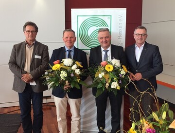 Das beigefgte Foto zeigt Gerhard Hugenschmidt (2.v.r.) und Berthold Klumpen (2.v.l.) umrahmt von den beiden Vizeprsidenten Uli Natterer (l.) und Jrgen Mertz.