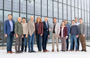 Der Vorstand und das Managementteam von Schoneveld Breeding zusammen mit dem Vorstand des Familienunternehmens De Groot en Slot.