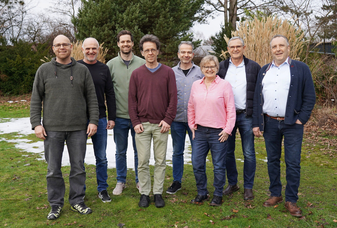 Die Mitglieder des BdS-Vorstandes – von links: Christoph Hokema (Markt), Andre Stade (Werbe/PR), Finn Schachtschneider (Ausbildung), Matthias Großmann (Versuchswesen), Wolfgang Siebler (Friedhof,) Kordula Becker (Ausbildung), Martin Häussermann (Daten) und Michael Moll (Vorsitzender).