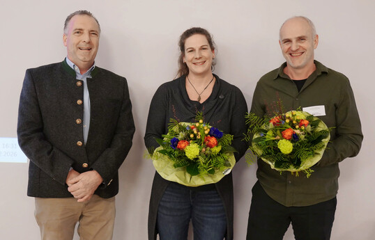 Michael Moll (links) gratulierte Minte Pöppel zur Wahl als Kassenprüferin und Andre Stade zur Bestätigung im Amt als Vorsitzender des Arbeitskreises Werbung und Öffentlichkeitsarbeit.