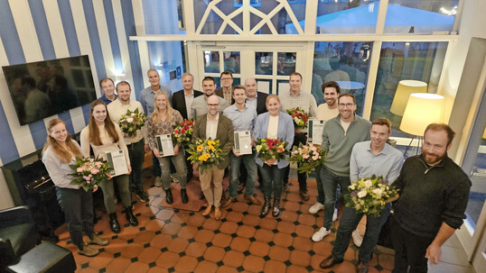 Auf dem Bild von links: Katharina Steuernagel, Mareen Bartz, Michael K�tting, Richard Niehues, Miriam Welsing, Torsten Wolf, Benjamin Elbers, Fabio Winzen, Christoph Nobis, Stefan Brandkamp, Heiner Esser, Stephan Eichner, Nadine op de Hipt, Hans Willi Lynders, David Velmans, Georg Papen, Thomas Keuschen und Lorenz Krause. Nicht anwesend: Franziska Heinen, Jakob Krings und Felix Schmitz.