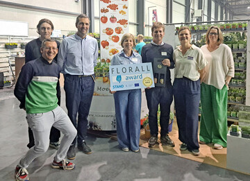 Erstmals vergab die Jury einen Preis f�r den besten Messestand. Hintergrund ist die Initiative �Als ik jou was�, die Zierpflanzenproduzenten bei der kundenorientierten Pr�sentation ihrer Produkte unterst�tzt. Der Preis ging an den Betrieb Decadt-Verhelst aus Staden.