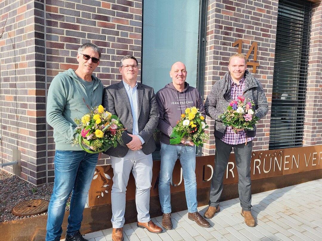 Vorsitzender Karl Braun 2.v.l. gratulierte den wiedergewählten Vorstandsmitgliedern (v.r.) Christian Fisseler, Hans Joachim Klingler, Martin Asbeck
