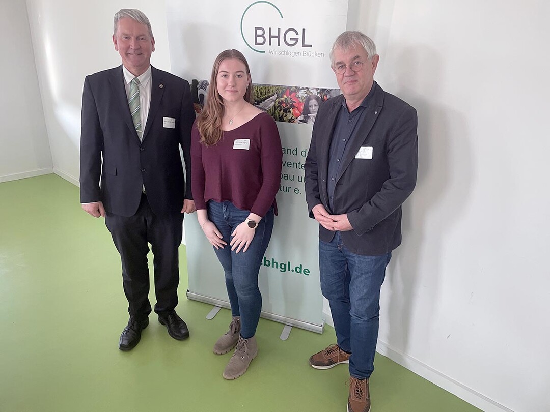 Von links: BHGL-Präsident Marc-Guido Megies, BHGL-Studierendensprecherin Regina Trüben-bach, 1. BHGL-Vizepräsident Prof. Dr. Uwe Schmidt.