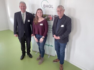 Von links: BHGL-Prsident Marc-Guido Megies, BHGL-Studierendensprecherin Regina Trben-bach, 1. BHGL-Vizeprsident Prof. Dr. Uwe Schmidt.