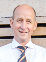 Dr.-Ing. Andreas Schütte, Geschäftsführer Fachagentur Nachwachsende Rohstoffe e. V. (FNR): „Städte, Gemeinden, Bundes- und Landesbehörden können bei der Beschaffung von Produkten und der Auftragsvergabe an Dienstleister entscheidende Weichen in Richtung Klimaneutralität stellen. Umweltzeichen sind dabei wichtige Wegweiser.“