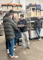 Am frühen Samstagmorgen hatten die Blumen vom Großmarkt schon ihren Weg zu den Berliner U-Bahn Floristen gefunden.