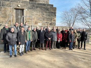 Die Delegation beim Besuch am Dresdner Bismarckturm.