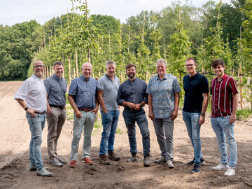 v.l.: John van Helden (Yookr), Timo Peraglie und Dirk Unsenos (ISIS IC), Dirand van Wijk (Compas Agro), Peyrik Mller und Jrg Hoffmann (Baum & Bonheur), Stefan Even und Paul Groenewegen (Compas Agro), Foto: Agrobusiness Niederrhein