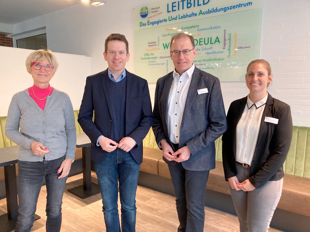 Von links: Eva Khler-Theuerkauf (Prsidentin Landesverband Gartenbau NRW), Bundestagsabgeordneter Dr. Martin Plum MdB, Gerd Krewer (Geschftsfhrer DEULA Rheinland), Jennifer Peterburs (Geschftsleitung DEULA Rheinland)