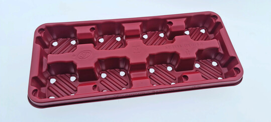 Die im materialsparenden Tiefziehverfahren produzierten Mehrwegtrays decken das gesamte Spektrum der Topfgr��en 8 bis 13 Zentimeter ab.