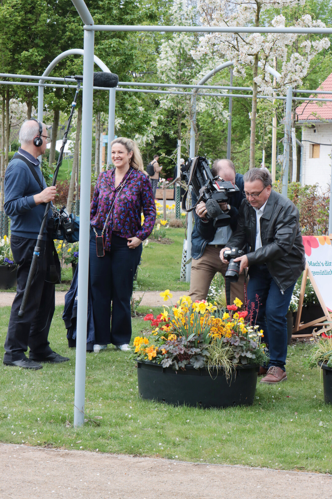 Das Interesse der Medien war gleich zur Er�ffnung der Gartenschau gro�.
