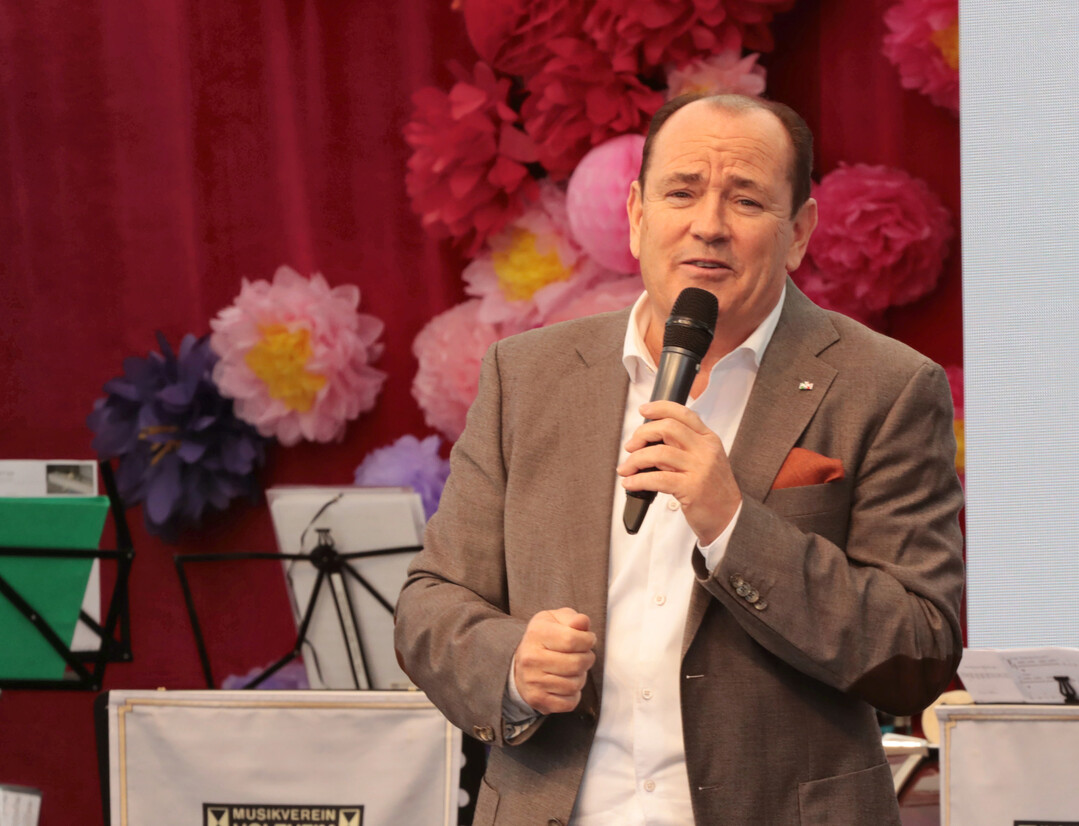 Er�ffnung der Gartenschau in Neuss am 16. April 2026: Der Neusser Journalist und Fernsehmoderator Wolfram Kons moderierte die Veranstaltung ebenso launig wie fachlich fundiert.