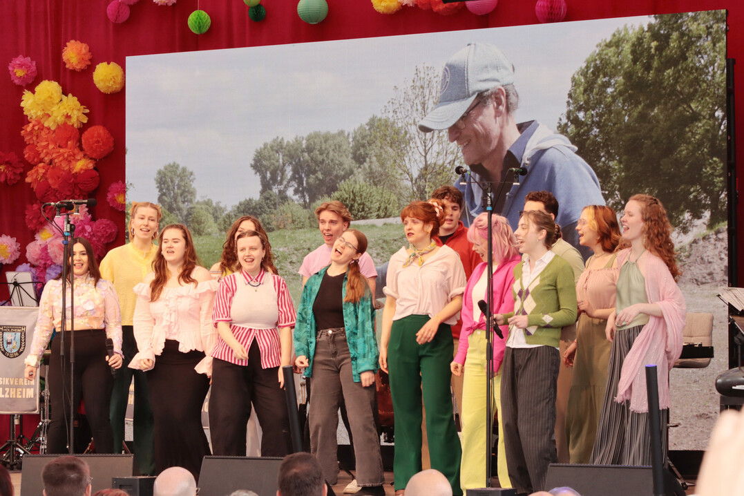 Ein Chor der Jugendmusikschule Neuss begeisterte bei der Er�ffnung.