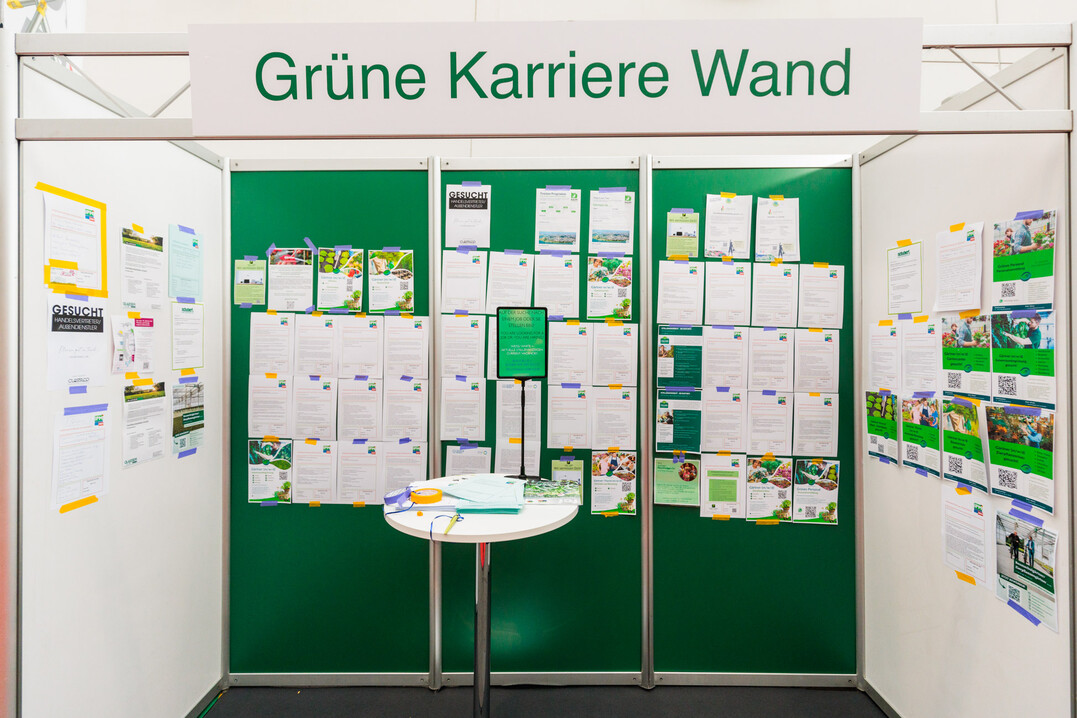 Bei der Suche nach neuen Arbeitskrften und neuen Arbeitgebern hilft die Grne Wand.