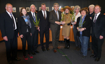 v.l.n.r. Prsident Bund deutscher Baumschulen Karl-Heinz Plum - Mitglieder des Ausschusses: Cajus Csar, Alois Gerig, Hans-Michael Goldmann - Isabel Zindler Baumknigin 2012 - Mitglieder des Ausschusses: Petra Crone, Dr. Kirsten Tackmann - Stiftung Baum des Jahres: Dr. Silvius Wodarz - Mitglied des Ausschusses: Dr. Edmund Peter Geisen 