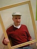 „Die Jungpflanzenfirmen hier im hochentwickelten Europa sollten sich mal darum kümmern ein gutes Gräsersortiment zusammenzustellen, das für die Gärtner schnell erfolgreich sein kann. Es wird oft der Fehler gemacht, viel zu viele Sorten im Sortiment zu haben und keine wirklich gute Auswahl zu treffen.“