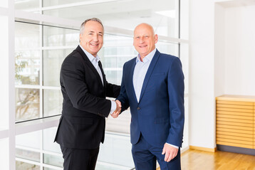 Vom 28. bis 31. Januar 2025 werden die Landgard-Ordertage erstmals auf der IPM ESSEN in der Messe Essen stattfinden. Die Entscheidung gaben Oliver P. Kuhrt (links), Geschftsfhrer der Messe Essen, und Dirk Bader, Vorstand Landgard eG, gemeinsam im Rahmen der jngsten IPM-Beiratssitzung bekannt.