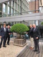 V.r.n.l.: Jan-Dieter Bruns, ENA-Vizepräsident, Karl- Heinz Florenz, MEP, Rainer Steffens, Leiter der Brüsseler Vertretung des Landes Nordrhein-Westfalen, Marc Van Hulle, Leiter der ENAArbeitsgruppe „Europäische Gesetzgebung“.