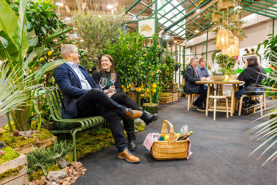 Treating yourself to a short break: The green booth of the GASA Group in Hall 1 is perfect for relaxing.