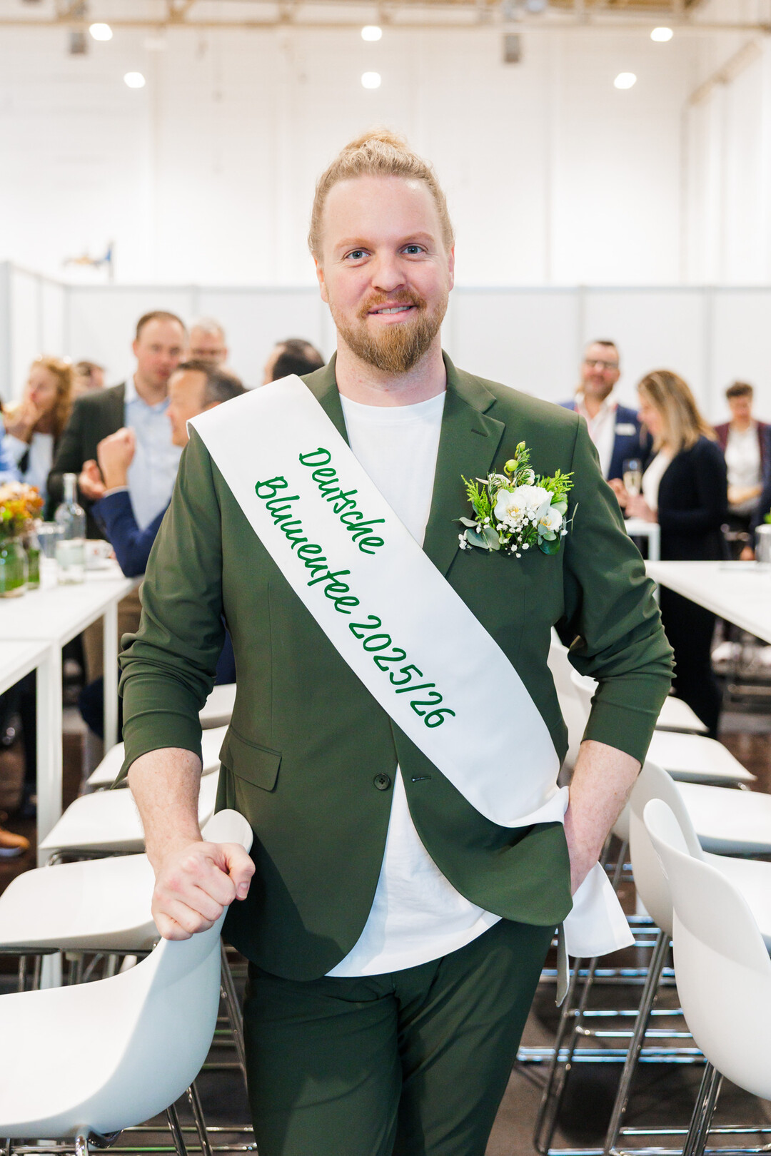 For the first time in the history of the office, a man is the "German Flower Fairy": 34-year-old florist Hannes Schrader is the current ambassador for flowers and plants.