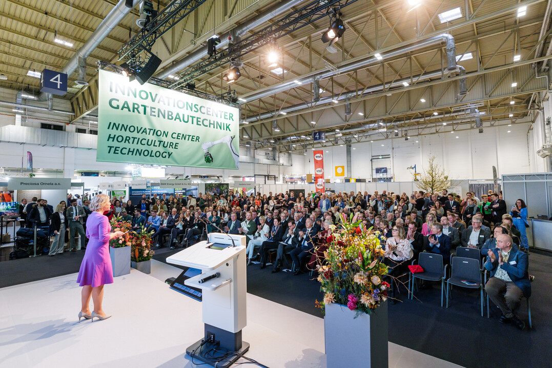 Das Vortragsprogramm bietet Impulse und innovative Lösungen für die Herausforderungen der Branche – unter anderem im Innovationscenter Gartenbautechnik (Halle 4) und im Gärtnerforum (Halle 2).