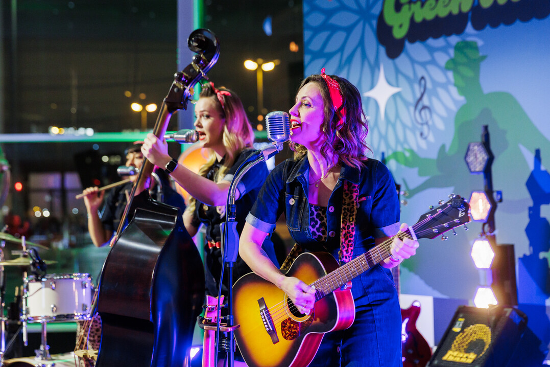 Die Musiker spielten einen energiegeladenen Mix aus Rockabilly, Rock�n�Roll und Pop.