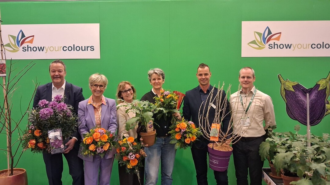 This year�s Show Your Colours Award winners with ZVG President Eva K�hler-Theuerkauf.&nbsp;